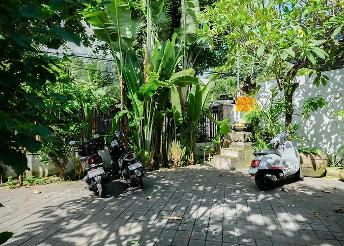 Urbanview Wayan Mansion Denpasa