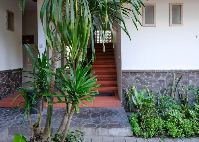 Urbanview Wayan Mansion Denpasa