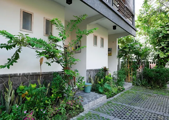 Urbanview Wayan Mansion Hotel
