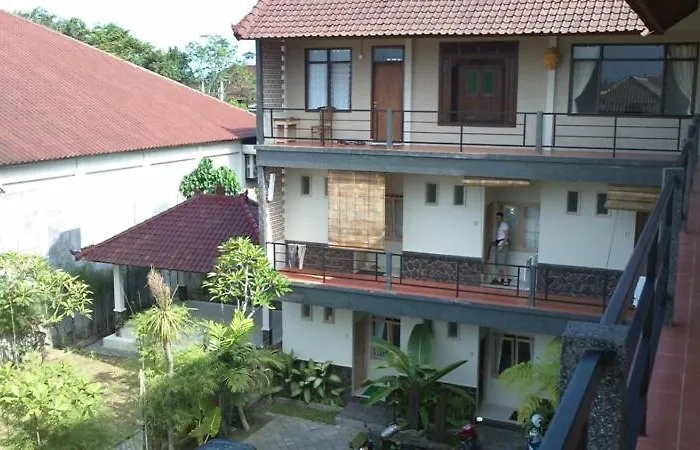 Urbanview Wayan Mansion