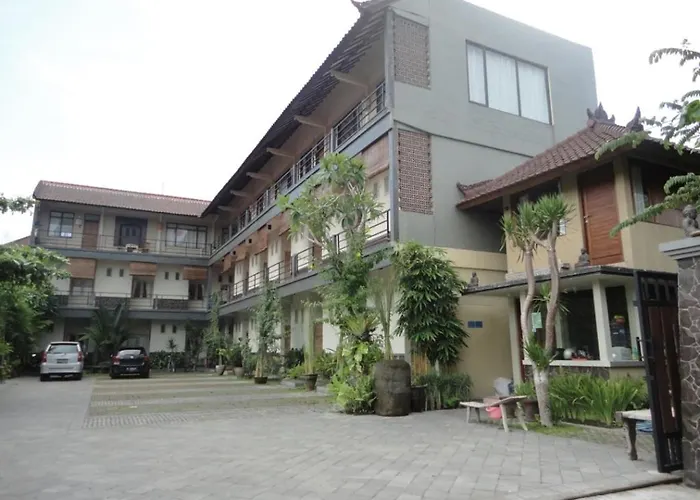 Urbanview Wayan Mansion Hotel