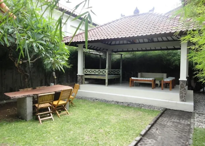 Urbanview Wayan Mansion